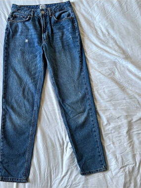 BDG Straight Leg Distressed Jeans in Blue - 27” Waist